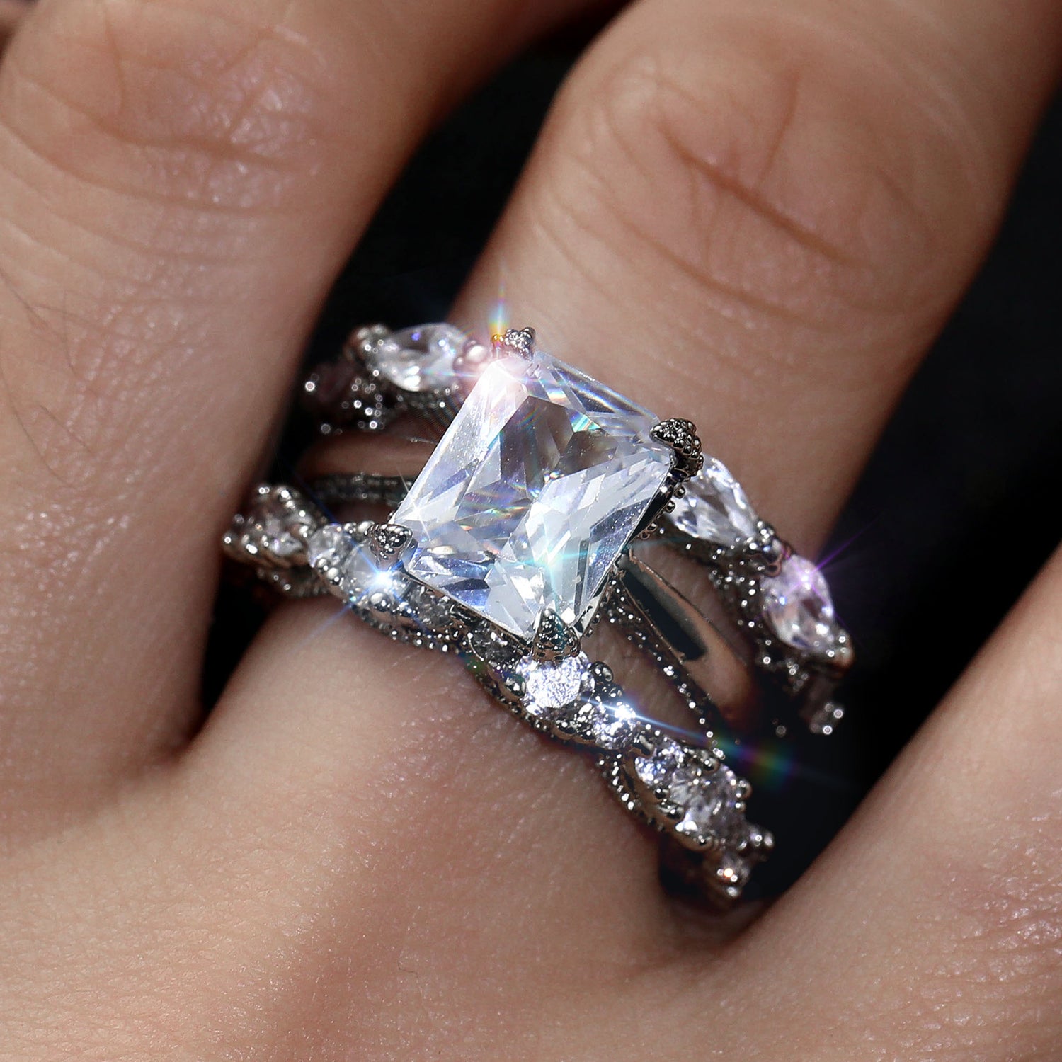 Fashionable Light-Luxury Zircon Womens Ring